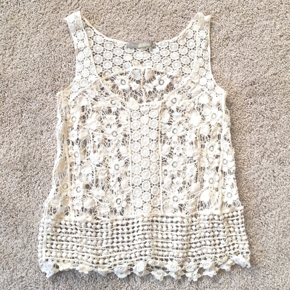 Tops - Lace embroidered flower pattern top